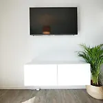 Zentral, Modern, Gemuetlich Mit Balkon & Parkplatz *