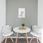 Zentral, Modern, Gemuetlich Mit Balkon & Parkplatz Appartement