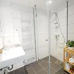 Zentral, Modern, Gemuetlich Mit Balkon & Parkplatz *