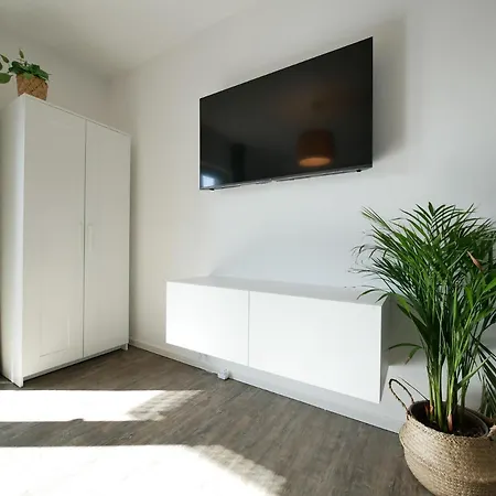 Zentral, Modern, Gemuetlich Mit Balkon & Parkplatz 公寓 帕德博恩
