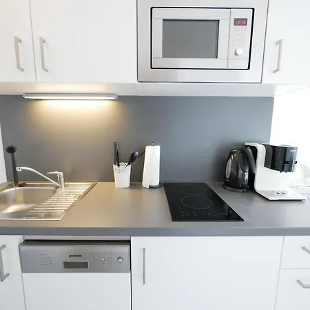 Apartment Zentral, Modern, Gemuetlich Mit Balkon & Parkplatz *
