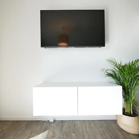 Zentral, Modern, Gemuetlich Mit Balkon & Parkplatz *