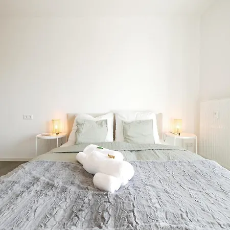 Zentral, Modern, Gemuetlich Mit Balkon & Parkplatz * Paderborn