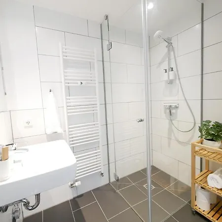 Zentral, Modern, Gemuetlich Mit Balkon & Parkplatz *