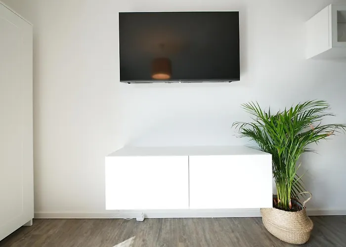 Zentral, Modern, Gemuetlich Mit Balkon & Parkplatz *